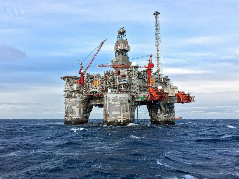 ANALISIS STRUKTUR OFFSHORE DENGAN SACS